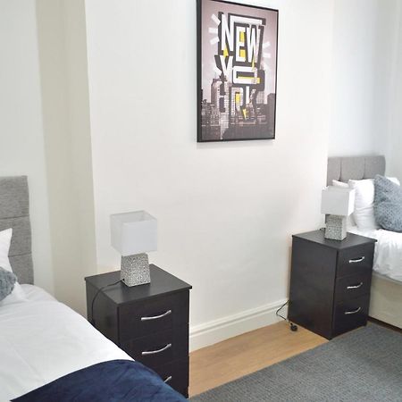 Beautiful Two-Bed Apartment With Driveway Parking Nottingham Zewnętrze zdjęcie