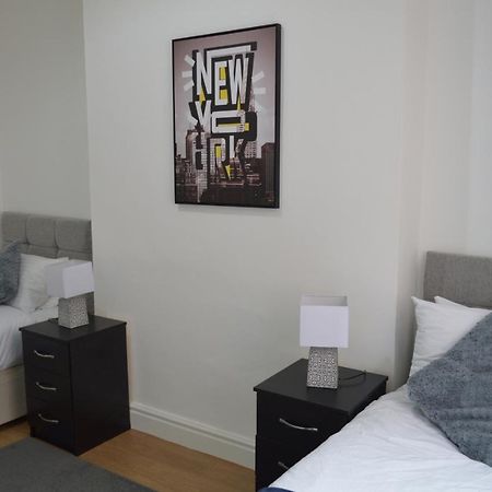 Beautiful Two-Bed Apartment With Driveway Parking Nottingham Zewnętrze zdjęcie