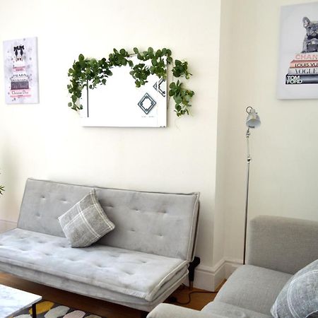 Beautiful Two-Bed Apartment With Driveway Parking Nottingham Zewnętrze zdjęcie
