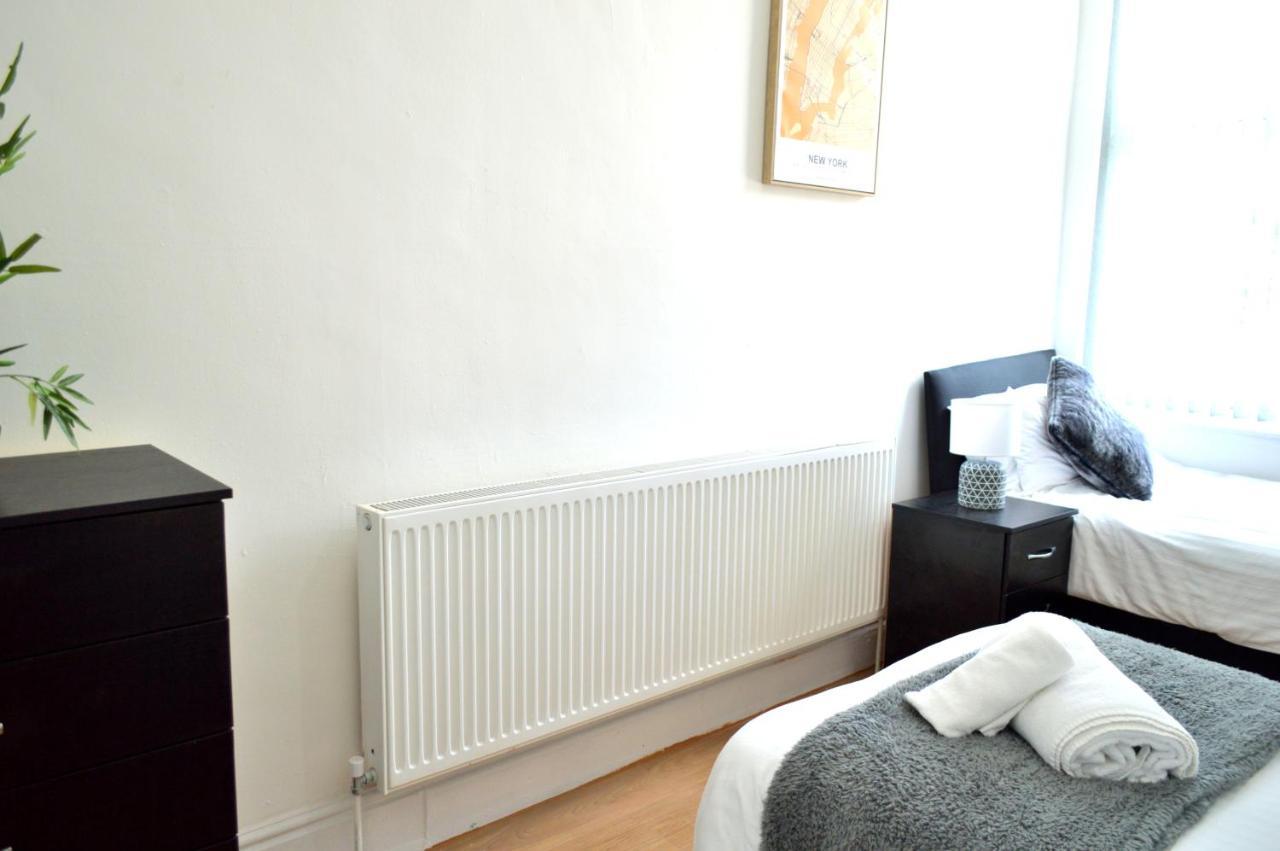 Beautiful Two-Bed Apartment With Driveway Parking Nottingham Zewnętrze zdjęcie