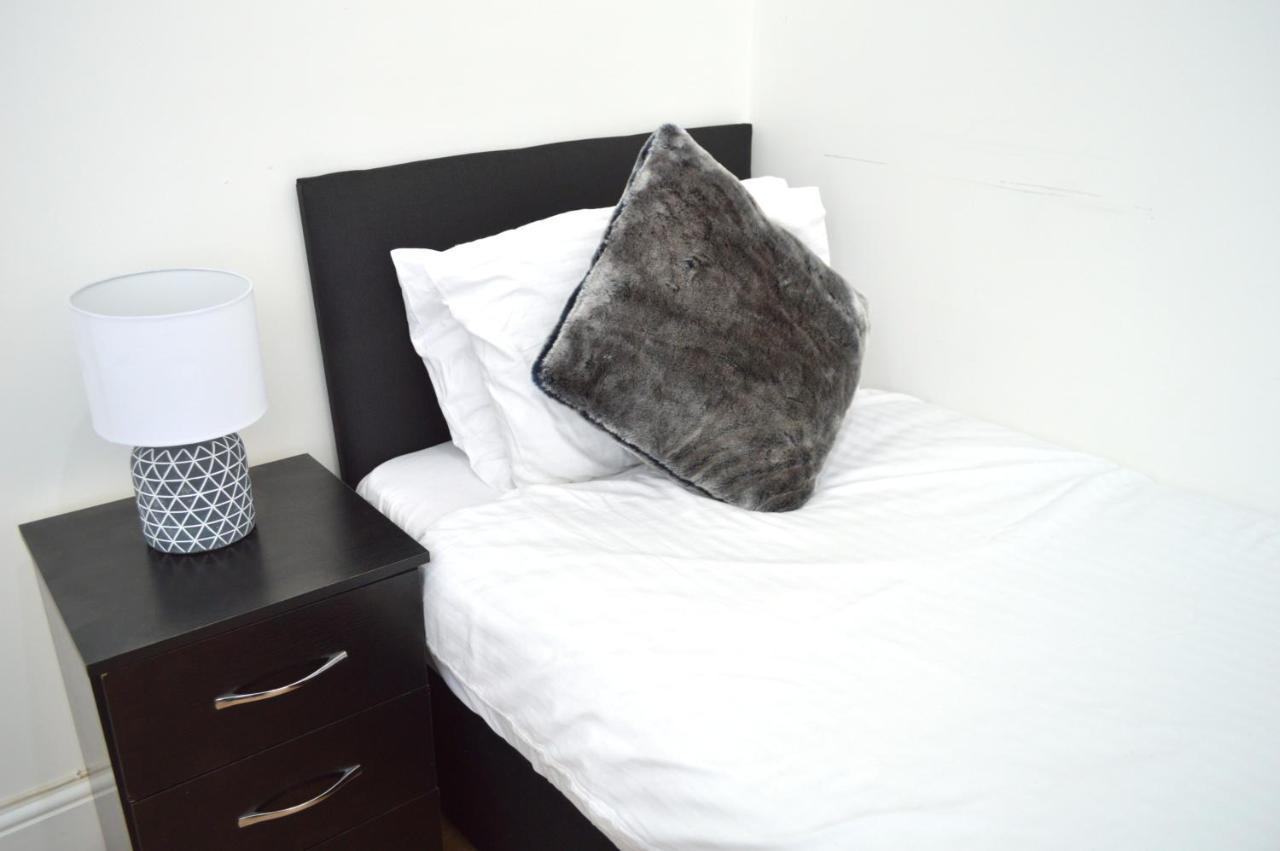 Beautiful Two-Bed Apartment With Driveway Parking Nottingham Zewnętrze zdjęcie