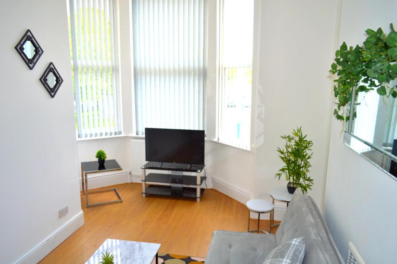 Beautiful Two-Bed Apartment With Driveway Parking Nottingham Zewnętrze zdjęcie