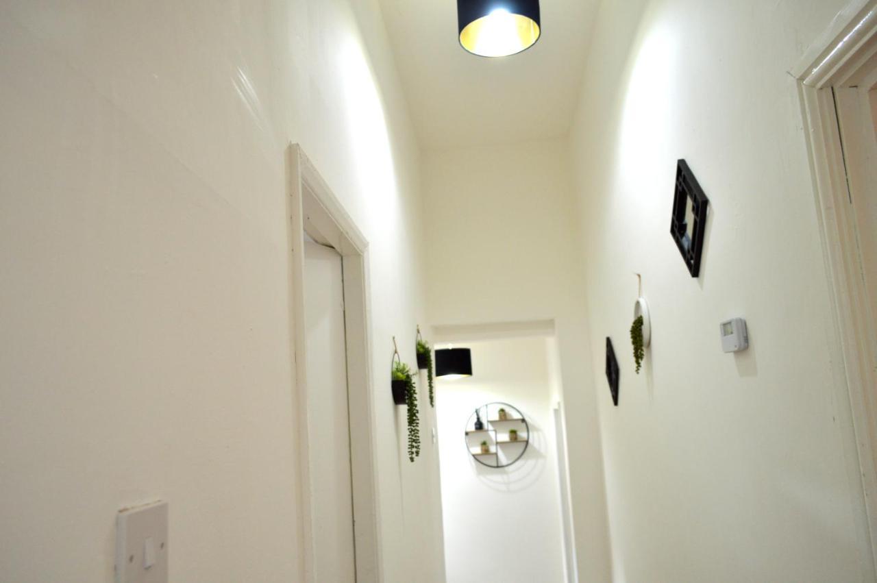 Beautiful Two-Bed Apartment With Driveway Parking Nottingham Zewnętrze zdjęcie