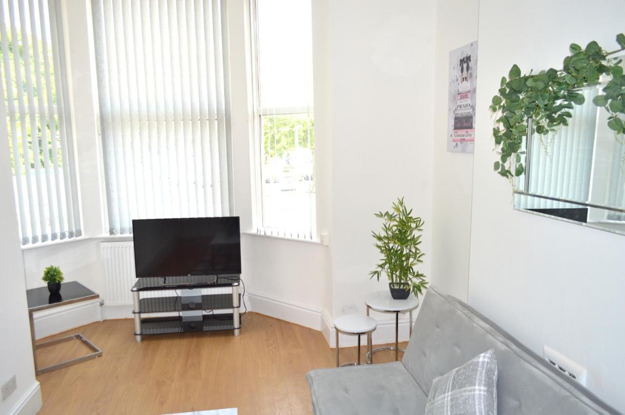 Beautiful Two-Bed Apartment With Driveway Parking Nottingham Zewnętrze zdjęcie