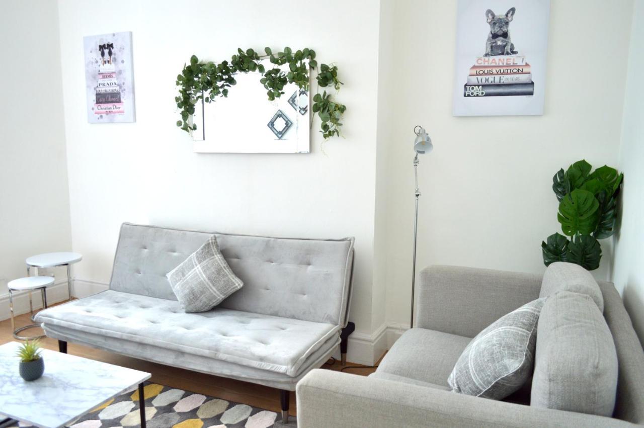 Beautiful Two-Bed Apartment With Driveway Parking Nottingham Zewnętrze zdjęcie