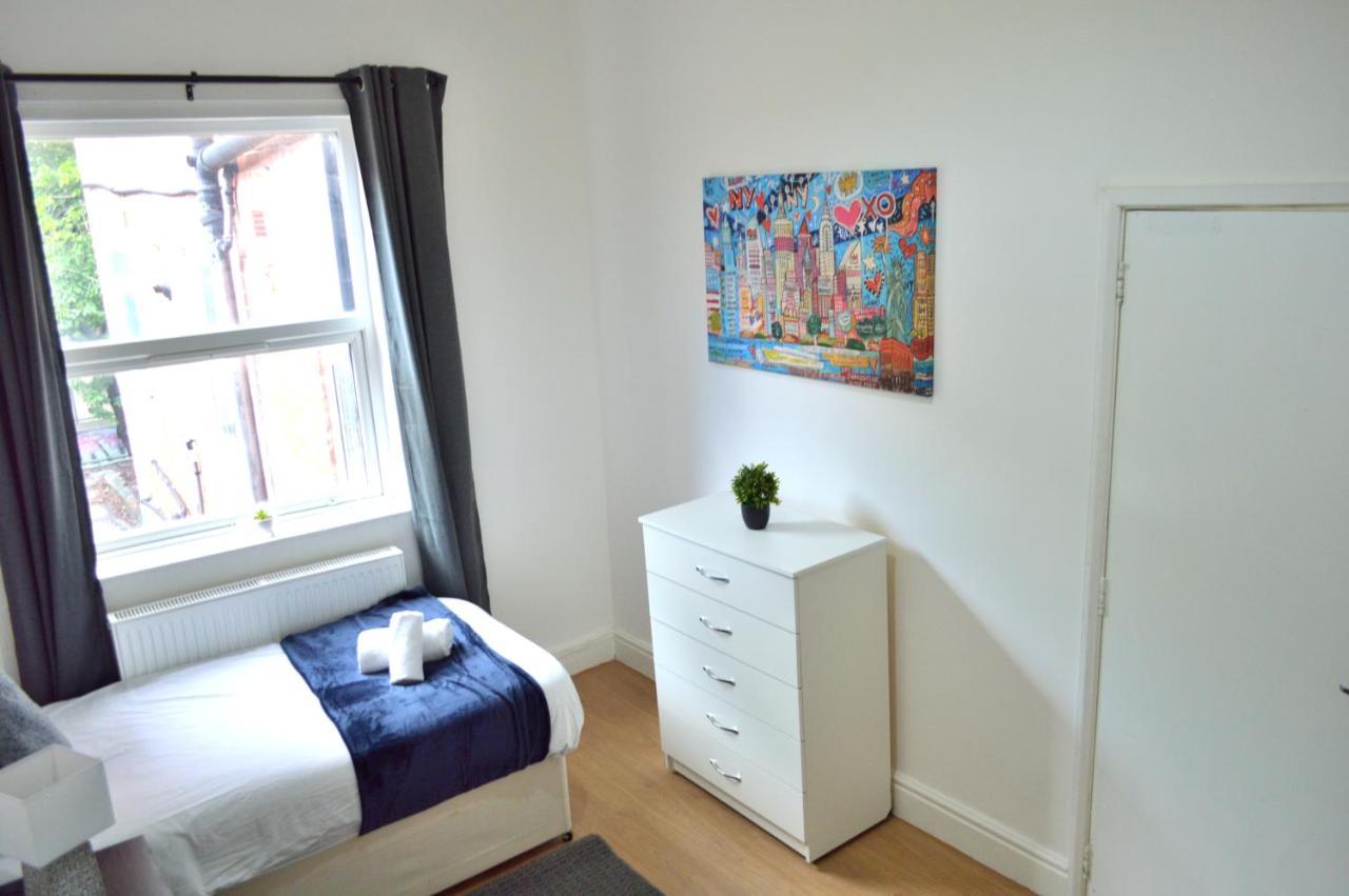 Beautiful Two-Bed Apartment With Driveway Parking Nottingham Zewnętrze zdjęcie