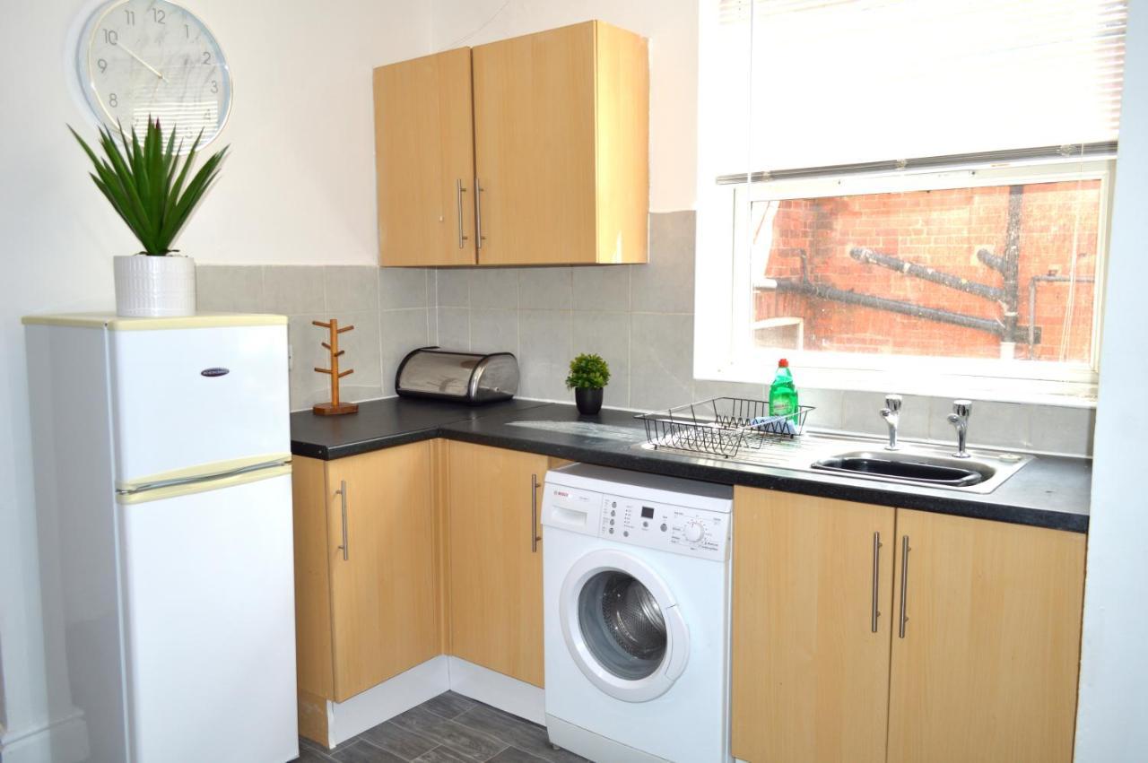 Beautiful Two-Bed Apartment With Driveway Parking Nottingham Zewnętrze zdjęcie