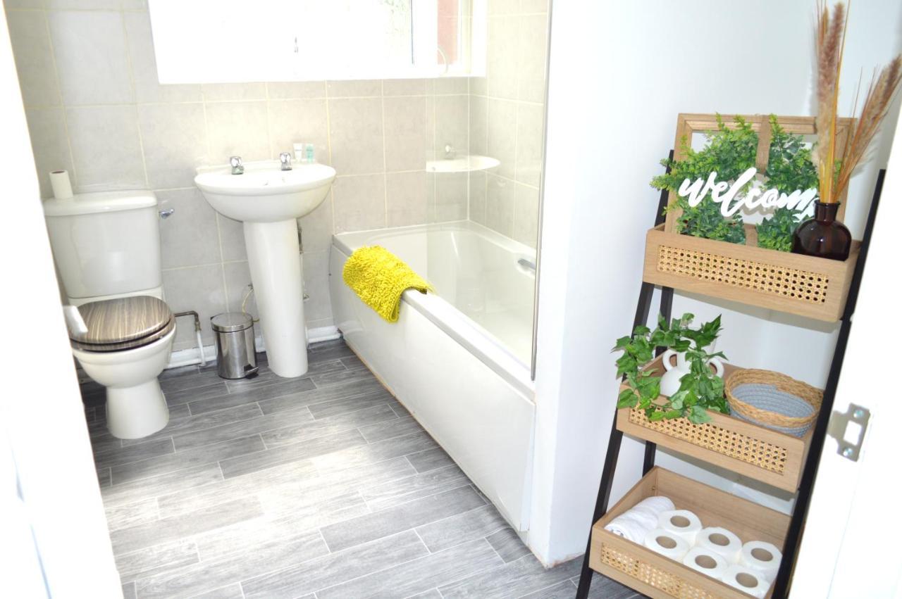 Beautiful Two-Bed Apartment With Driveway Parking Nottingham Zewnętrze zdjęcie