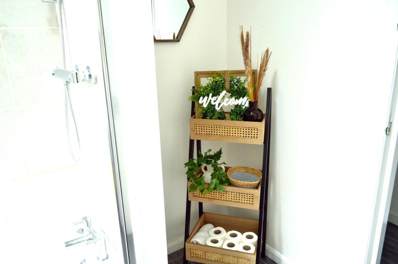 Beautiful Two-Bed Apartment With Driveway Parking Nottingham Zewnętrze zdjęcie