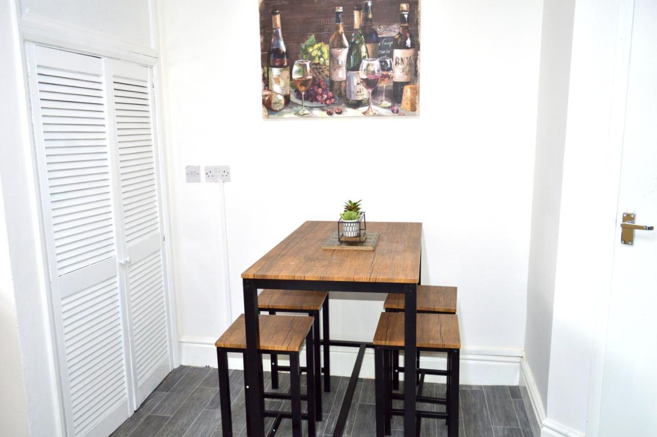 Beautiful Two-Bed Apartment With Driveway Parking Nottingham Zewnętrze zdjęcie